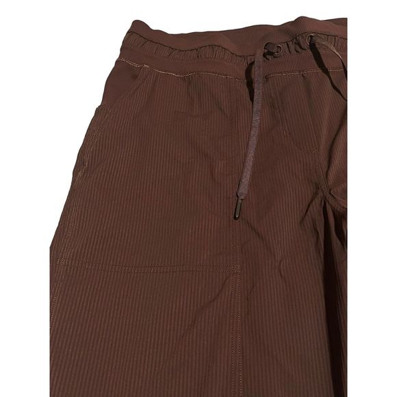 Lululemon Pants Jogger Womens Size 10 Brown Ribbed Dance Studio Cropped NEW - Picture 3 of 15